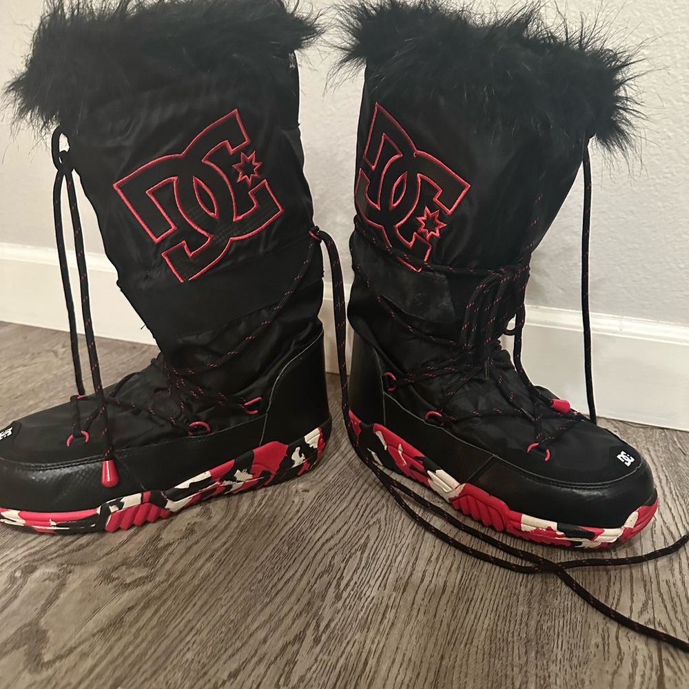 DC Black and Pink Winter Boots with Cozy Fur Trim and Durable Sole